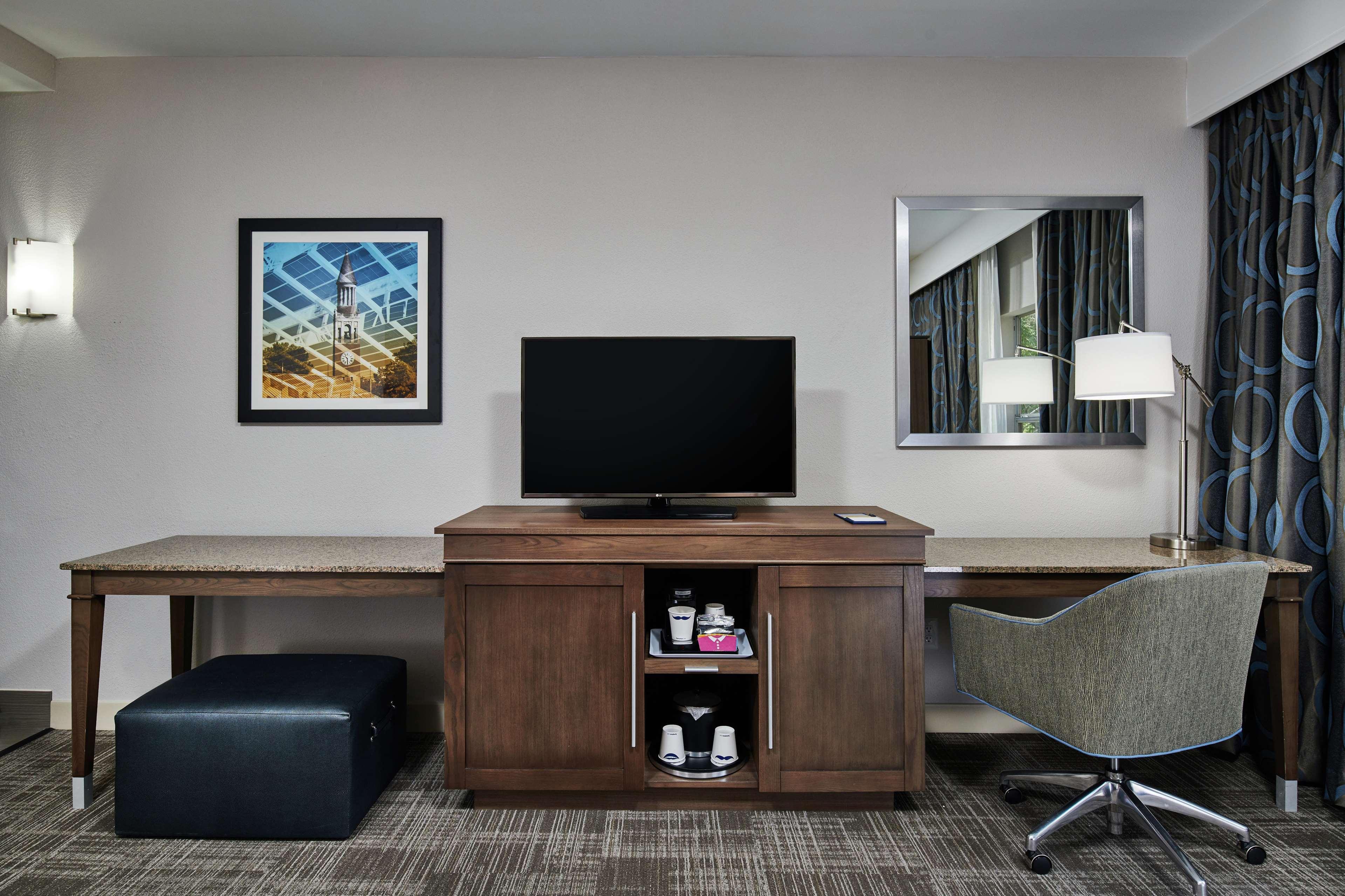 Hampton Inn & Suites Chapel Hill/Durham Ngoại thất bức ảnh