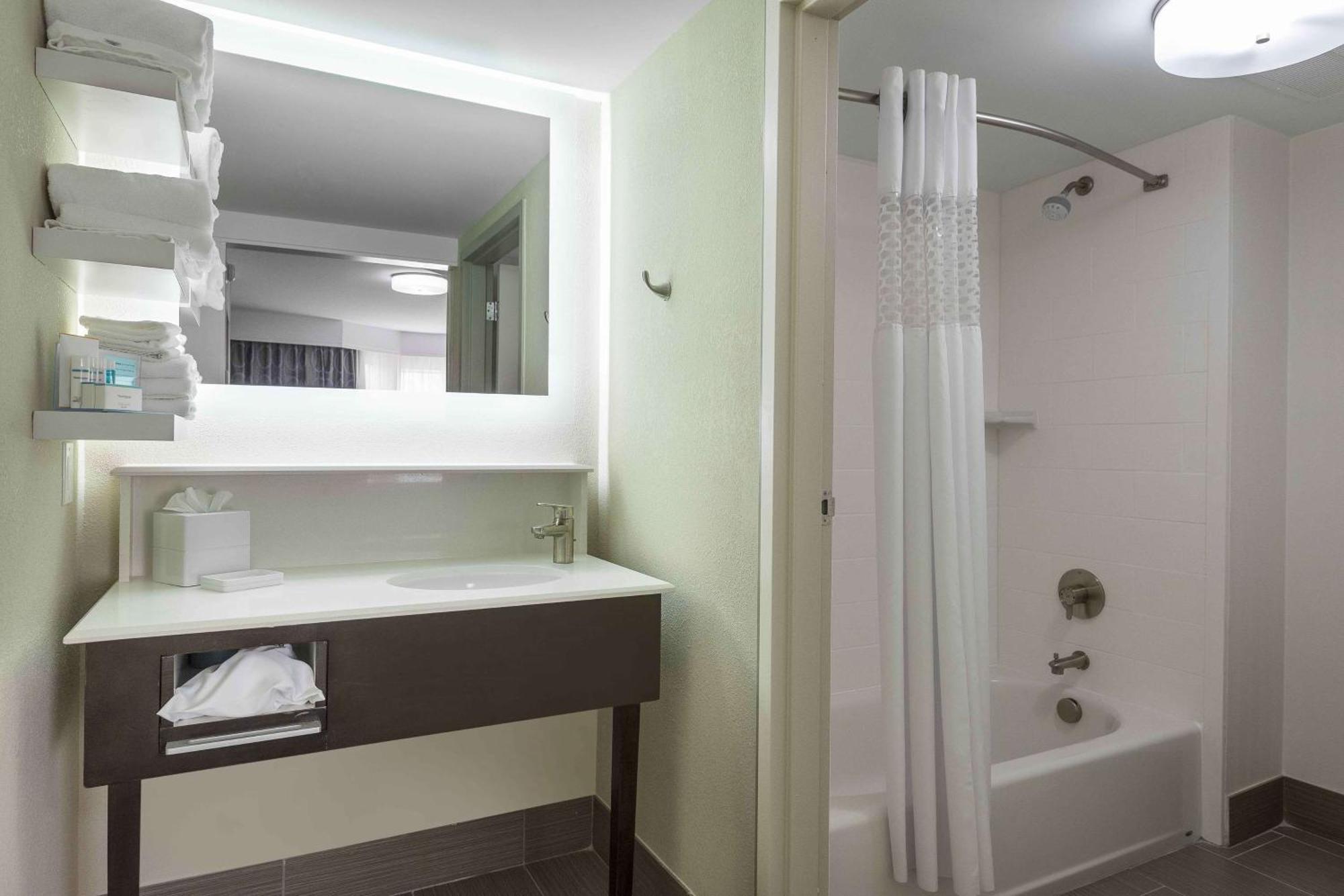 Hampton Inn & Suites Chapel Hill/Durham Ngoại thất bức ảnh