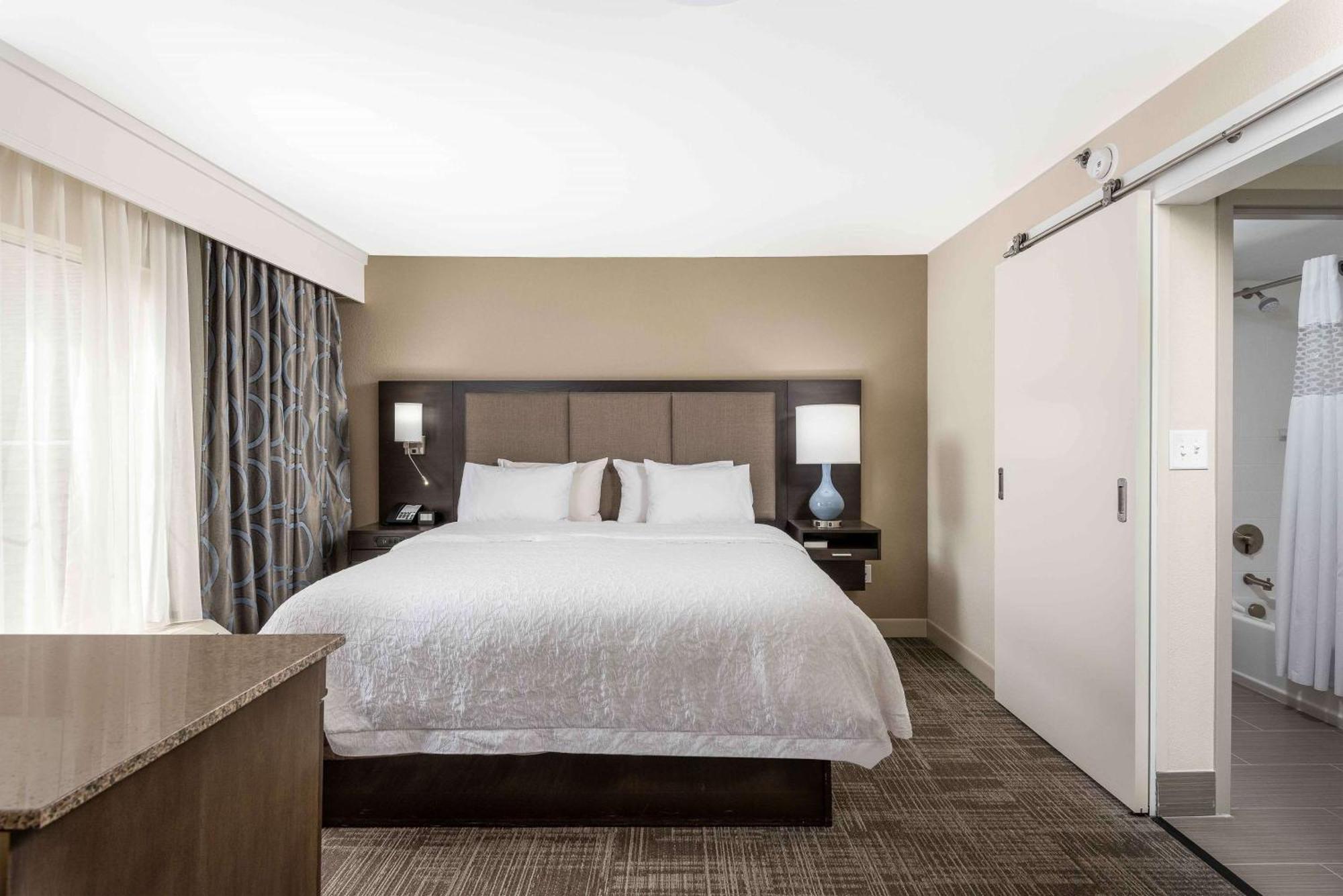 Hampton Inn & Suites Chapel Hill/Durham Ngoại thất bức ảnh